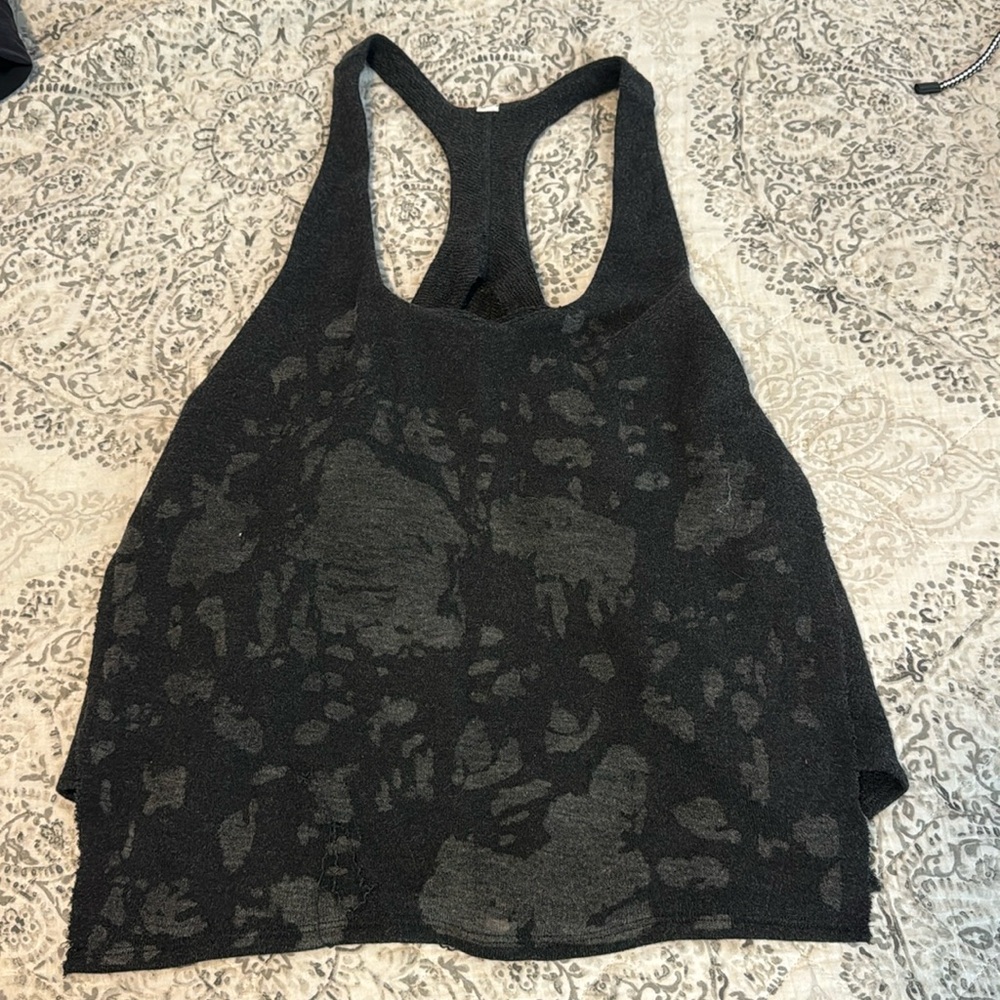 Alo flowy distressed crop tank
